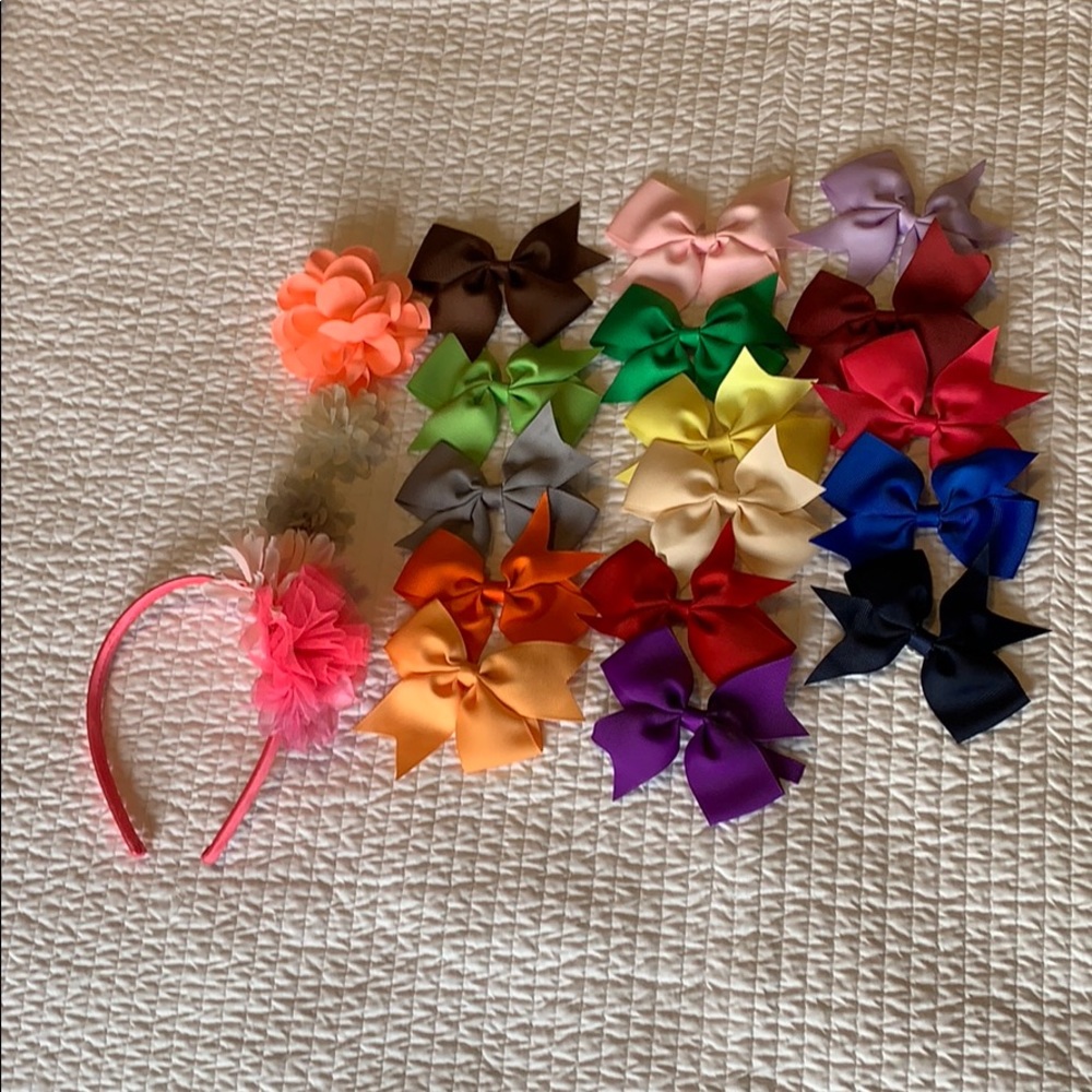 16 hair bows plus accessories
